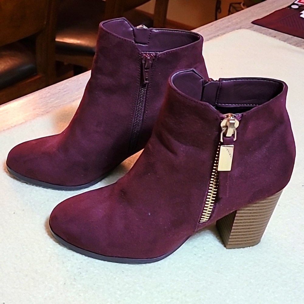 Women's size 7 med, maroon suede dress boots.